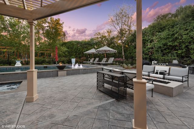 675 Old Barrington Road, North Barrington, IL 60010