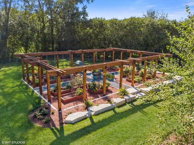 675 Old Barrington Road, North Barrington, IL 60010