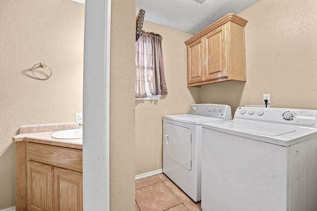 414 W Dengar Ave, Midland, TX 79705