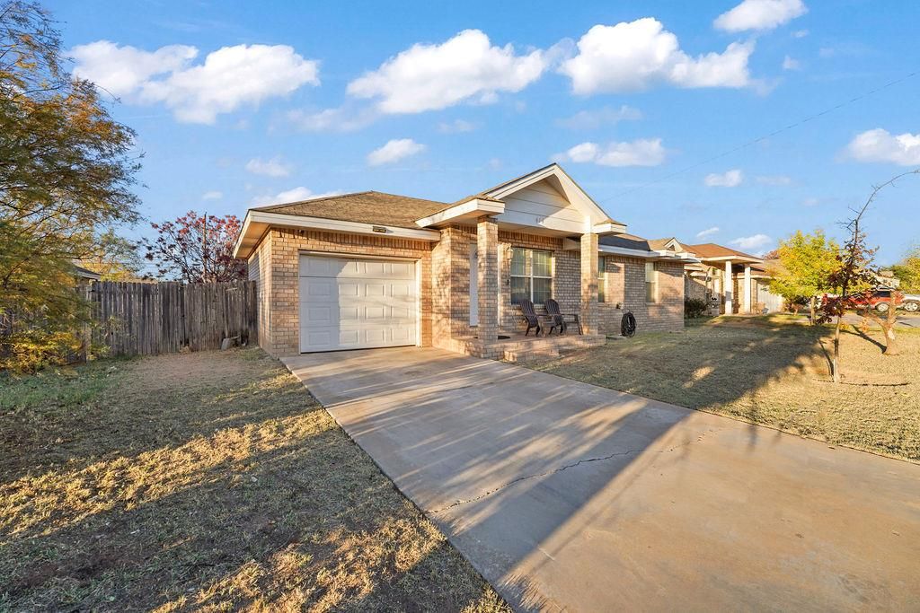 414 W Dengar Ave, Midland, TX 79705
