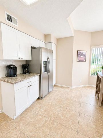 654 Vista Lago Circle N, Palm Desert, CA 92211