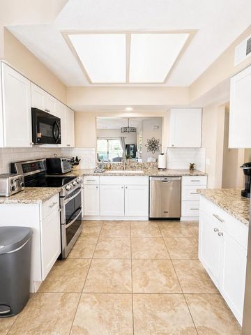 654 Vista Lago Circle N, Palm Desert, CA 92211