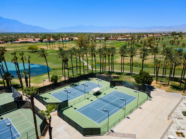 654 Vista Lago Circle N, Palm Desert, CA 92211