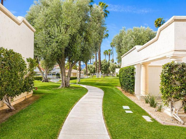 654 Vista Lago Circle N, Palm Desert, CA 92211