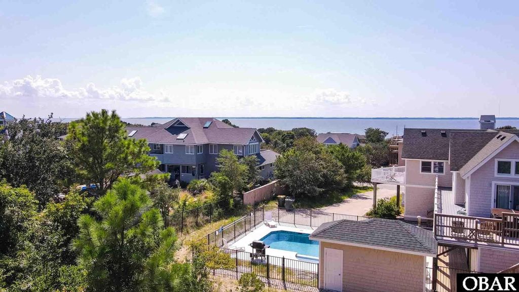Image 11 of property listing at 371 Sea Oats Trail, Southern Shores, NC 27949