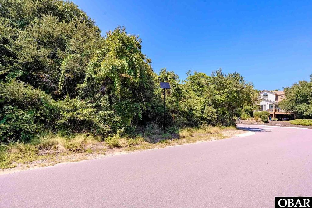 Image 12 of property listing at 371 Sea Oats Trail, Southern Shores, NC 27949