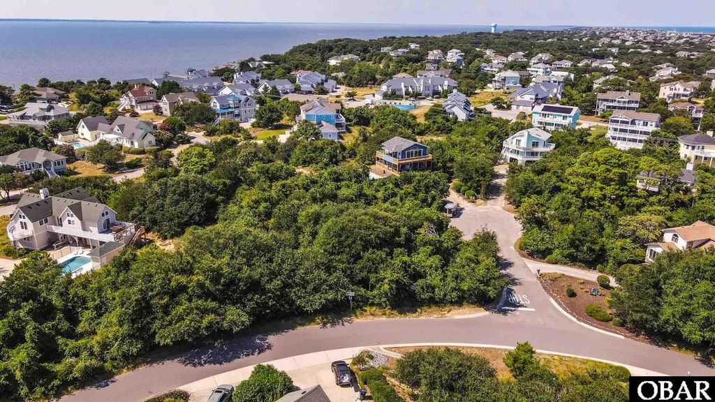 Image 4 of property listing at 371 Sea Oats Trail, Southern Shores, NC 27949
