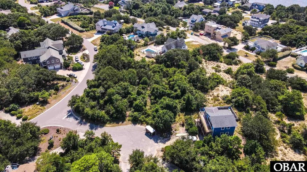 Image 7 of property listing at 371 Sea Oats Trail, Southern Shores, NC 27949
