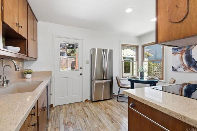 258 Barbara Avenue, Solana Beach, CA 92075