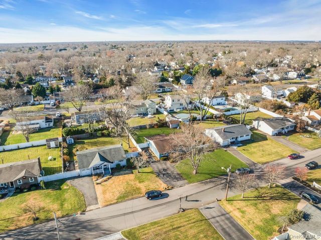 128 Wyandanch Road, Sayville, NY 11782