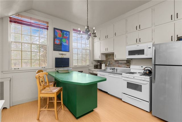 804 Persimmon Rd, Sewickley Heights, PA 15143