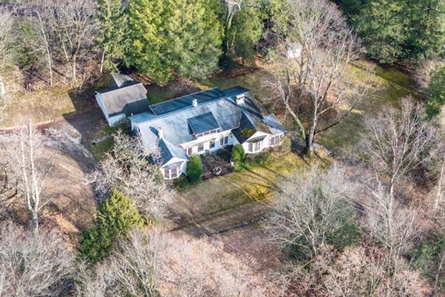 804 Persimmon Rd, Sewickley Heights, PA 15143