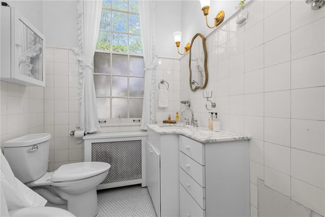 804 Persimmon Rd, Sewickley Heights, PA 15143