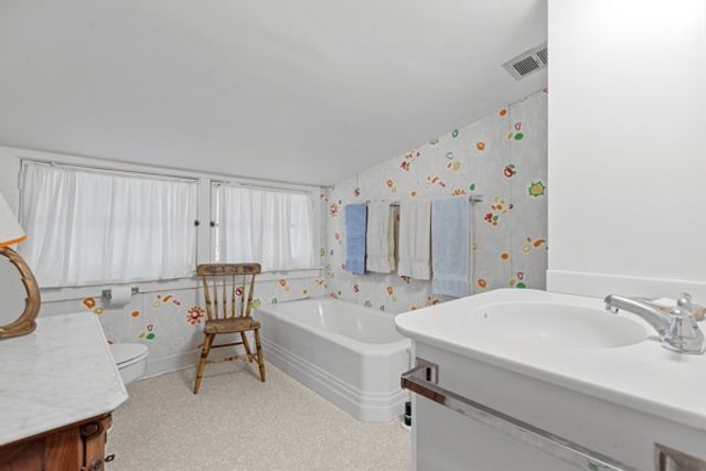 804 Persimmon Rd, Sewickley Heights, PA 15143