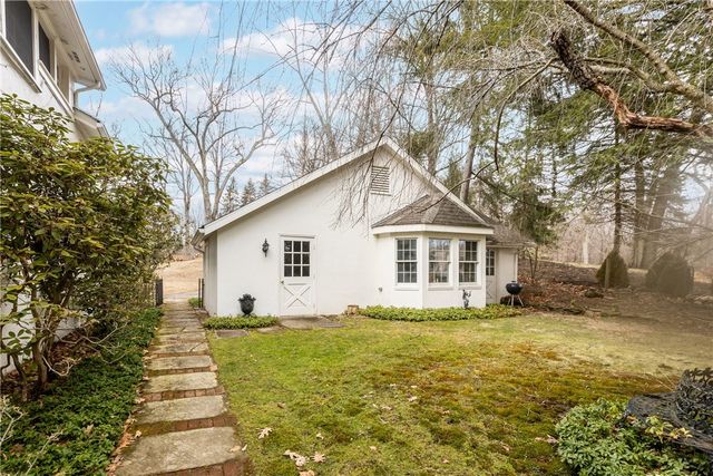 804 Persimmon Rd, Sewickley Heights, PA 15143