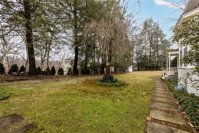 804 Persimmon Rd, Sewickley Heights, PA 15143