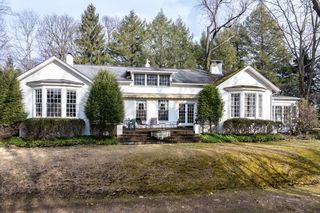 804 Persimmon Rd, Sewickley Heights, PA 15143