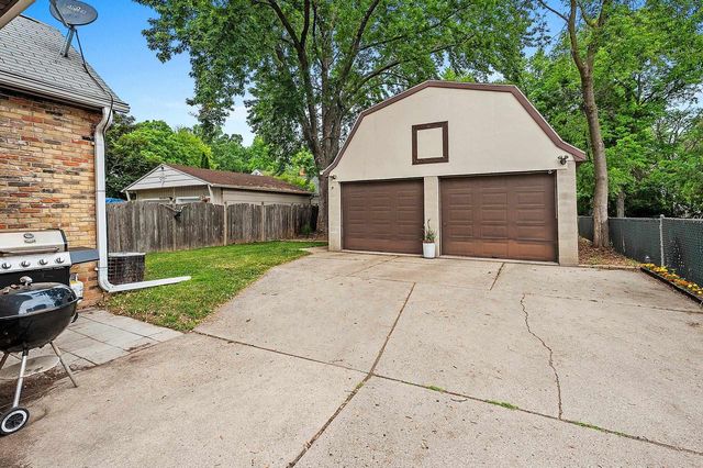 968 HICKORY HILL DRIVE, Green Bay, WI 54304