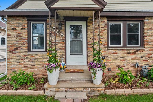 968 HICKORY HILL DRIVE, Green Bay, WI 54304