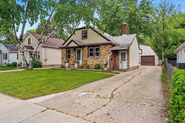 968 HICKORY HILL DRIVE, Green Bay, WI 54304
