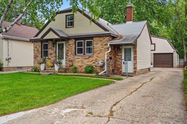 968 HICKORY HILL DRIVE, Green Bay, WI 54304