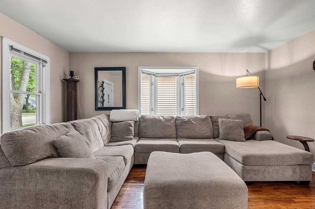 968 HICKORY HILL DRIVE, Green Bay, WI 54304