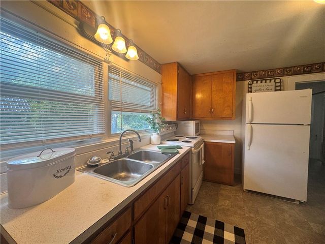 604 N Kentucky Street, Adrian, MO 64720