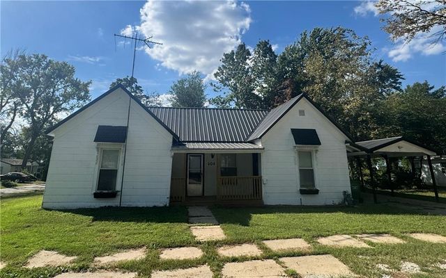 604 N Kentucky Street, Adrian, MO 64720