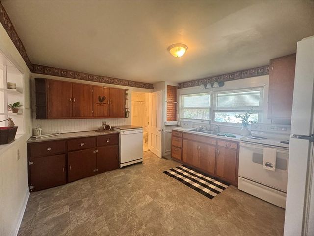 604 N Kentucky Street, Adrian, MO 64720