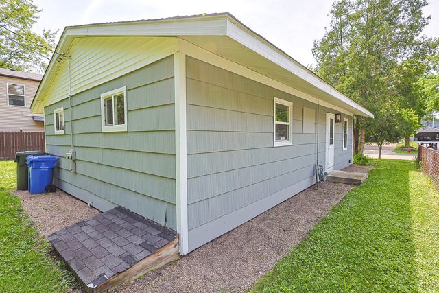 414 Tulsa Avenue, Carpentersville, IL 60110