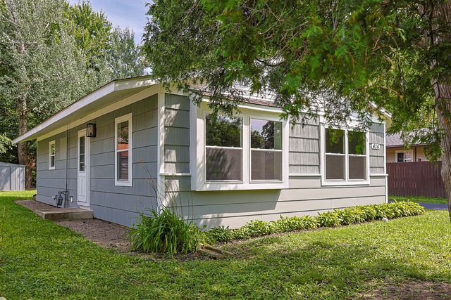 414 Tulsa Avenue, Carpentersville, IL 60110