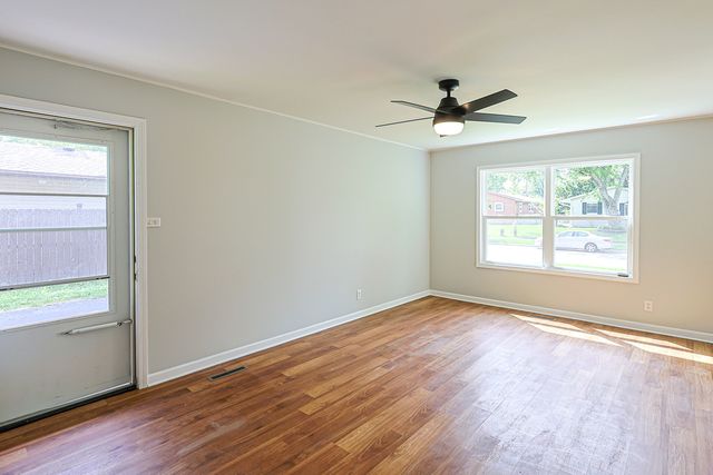 414 Tulsa Avenue, Carpentersville, IL 60110