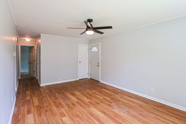 414 Tulsa Avenue, Carpentersville, IL 60110