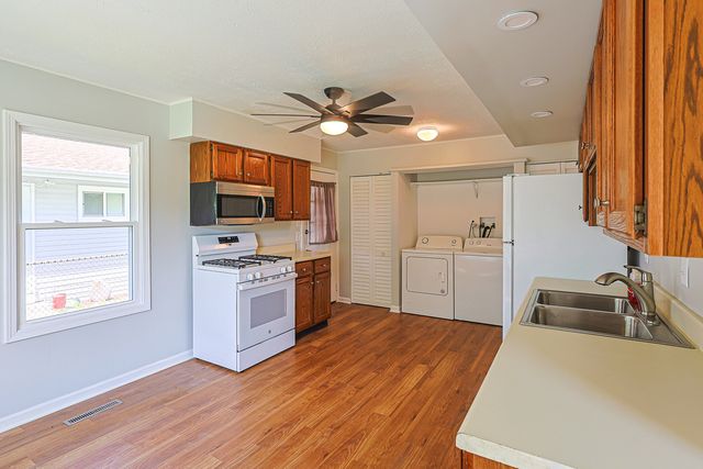 414 Tulsa Avenue, Carpentersville, IL 60110