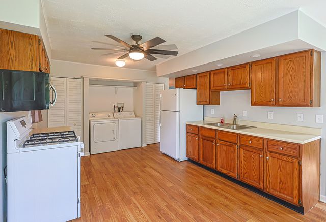 414 Tulsa Avenue, Carpentersville, IL 60110