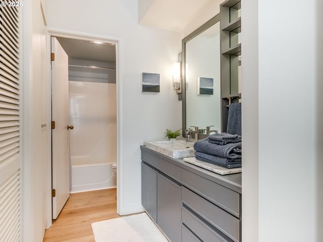 2245 Sw PARK Pl 6A, Portland, OR 97205