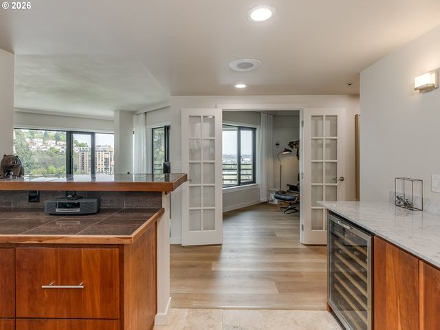 2245 Sw PARK Pl 6A, Portland, OR 97205