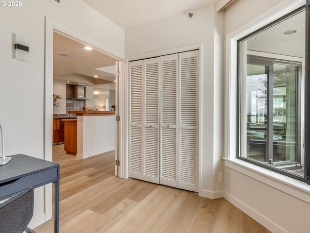 2245 Sw PARK Pl 6A, Portland, OR 97205