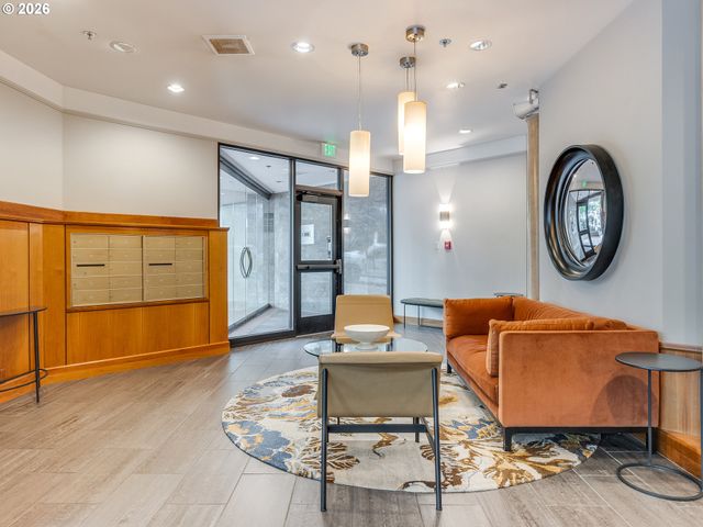 2245 Sw PARK Pl 6A, Portland, OR 97205