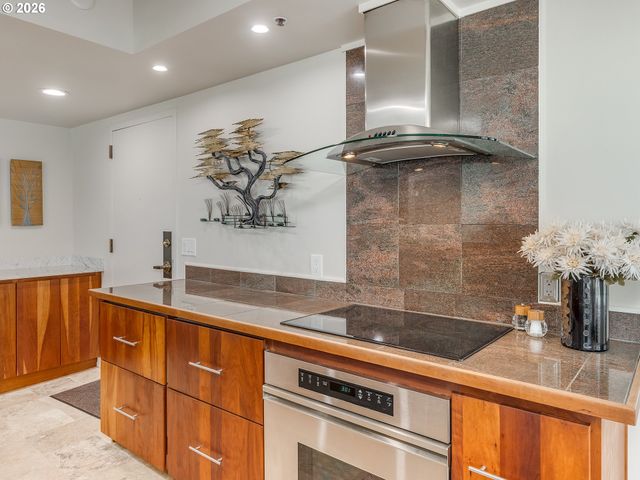 2245 Sw PARK Pl 6A, Portland, OR 97205