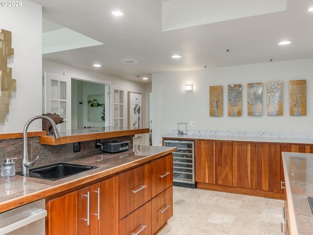 2245 Sw PARK Pl 6A, Portland, OR 97205