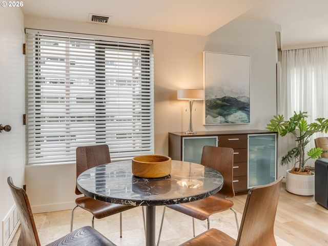 2245 Sw PARK Pl 6A, Portland, OR 97205