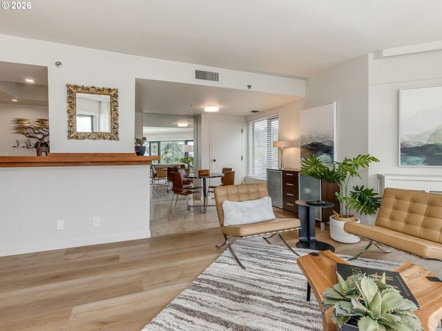 2245 Sw PARK Pl 6A, Portland, OR 97205