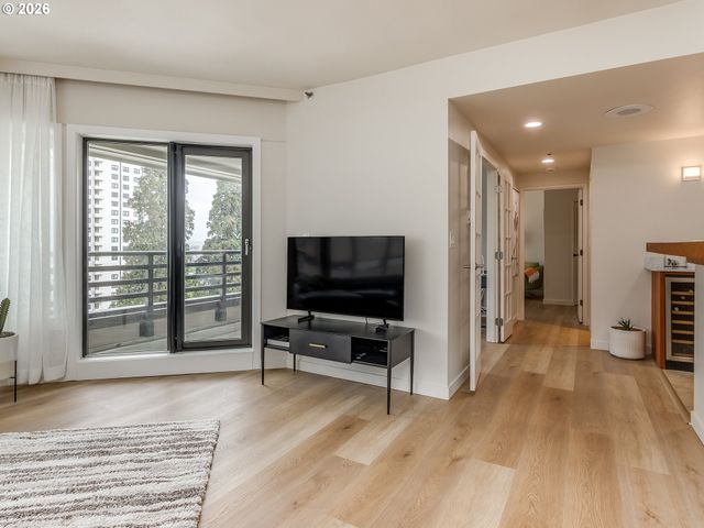 2245 Sw PARK Pl 6A, Portland, OR 97205