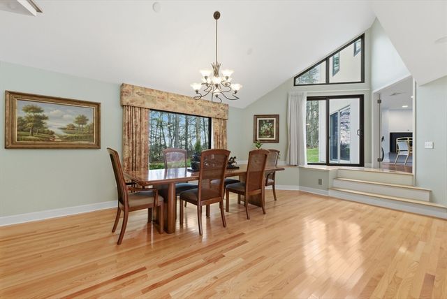 40 Lincoln Cir E, Andover, MA 01810