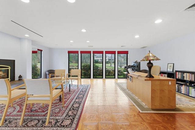 40 Lincoln Cir E, Andover, MA 01810