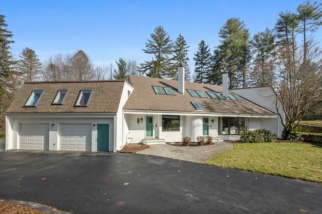 40 Lincoln Cir E, Andover, MA 01810
