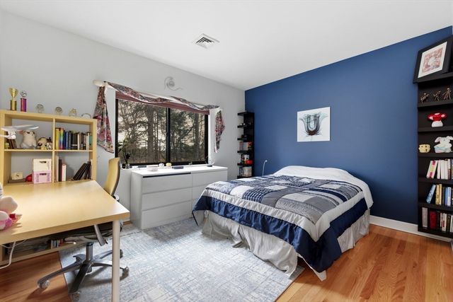 40 Lincoln Cir E, Andover, MA 01810