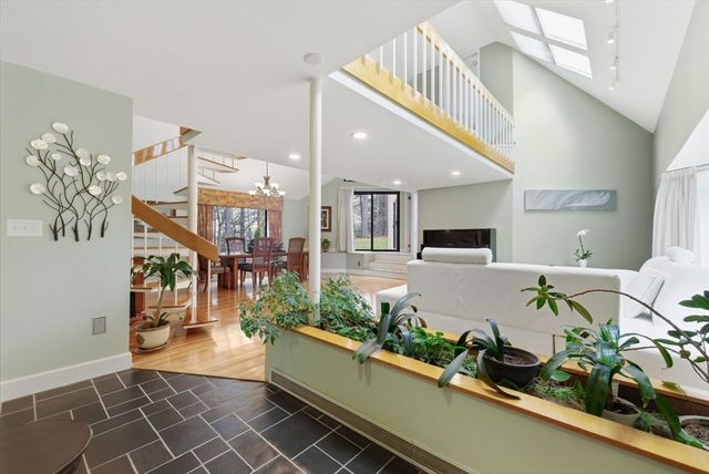 40 Lincoln Cir E, Andover, MA 01810