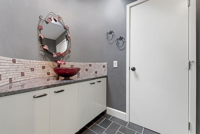 40 Lincoln Cir E, Andover, MA 01810